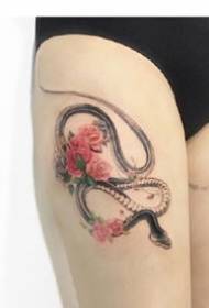 Set merah gadis kecil ilustrasi tato mawar