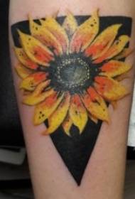 Цветочная татуировка с татуировкой Акварельная татуировка с очаровательной цветочной татуировкой