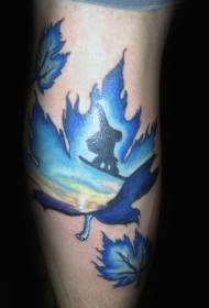 Modello di tatuaggio color polpaccio snowboard e foglia d'acero blu