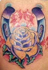 Modello di tatuaggio colorato a ferro di cavallo fiore spalla