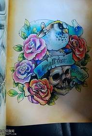 muundo wa tattoo ulio na ujanja