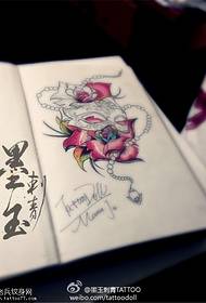 Maschera colorata rosa tatuaggio modello manoscritto