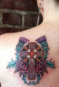 Msalaba wa celtic wa nyuma na maua na muundo wa tattoo ya maua