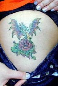 蓝色龙与玫瑰纹身图案