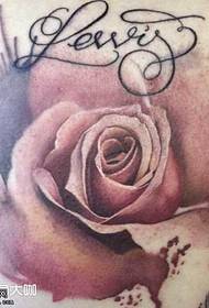 ຮູບແບບ tattoo rose ກັບຄືນ