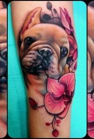 Modello di tatuaggio realistico di cucciolo e fiore di colore del braccio