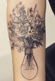 Fiori in bulbe è buttiglie - arte creativa di tatuaggi di fiori di thorn nero