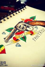 የቀለም ሽጉጥ ንቅሳት የእጅ ጽሑፍ ሥዕል