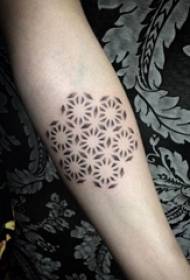Koulutyttö käsivarsi mustalla pricking geometrinen kasvi kukka tatuointi kuva