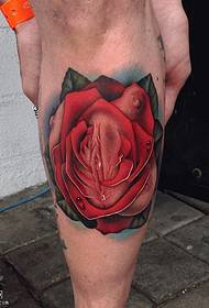 Rose tatuointikuvio varren kasteella