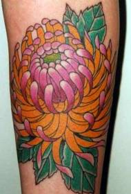Femaleенска боја на раката голема шема на тетоважа на хризантема