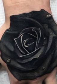 Juodosios rožės tatuiruotės modelis Gražus ir unikalus juodos rožės tatuiruotės modelis