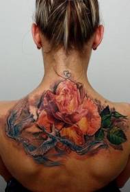 Modello di tatuaggio colorato di rose e piccioni sul retro della ragazza