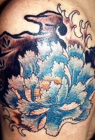 Үлкен қол азиялық көк пион гүлінің татуировкасы