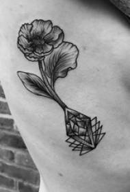 Djevojka interkostalna crno siva skica geometrijski element kreativna prekrasna cvjetna tetovaža slike