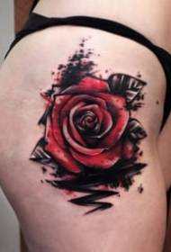 18 fotos hermosas del tatuaje de la flor color de rosa