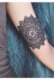 Uma variedade de dicas de picada de esboço preto e cinza criativo requintado belo padrão de tatuagem de flor de baunilha