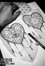 modeli i tatuazhit me formën e zemrës së zemrës me vanilje