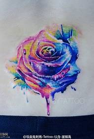 Spatele unui model de tatuaj de trandafiri acuarelă