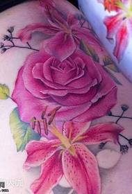 Padrão de tatuagem de cintura rosa