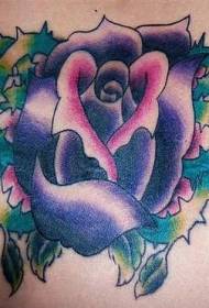 Nainen takaisin violetti ruusu tatuointi malli