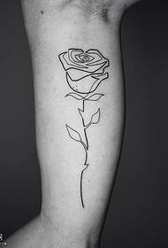 Braç d'un ram de roses tatuatge