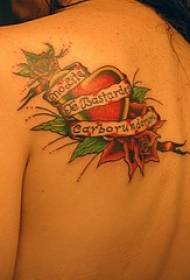 Слика на рамену у боји црвене руже и срца тетоважа