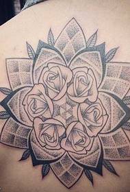 Natrag uzorak cvijeta totem tetovaža