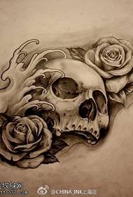 Zwart grijs schets persoonlijkheid schedel roos tattoo foto