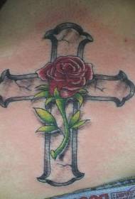 Kruis met rooi roos tatoeëringspatroon