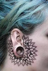 Cool knap bloem totem tattoo patroon