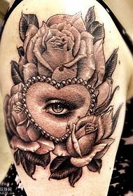 Szerelem Rózsa tetoválás minta a karján