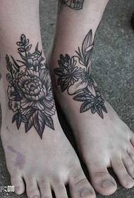 Modèle de tatouage de pied gris-fleur noir