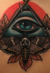 Tatuaggio tradizionale con tatuaggi scuri di varie parti del corpo tatuaggio floreale tradizionale