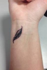 Зглоб девојке на црно сивој цртежу скице бодљикаве вештине књижевни оставља малу слику узорка тетоважа