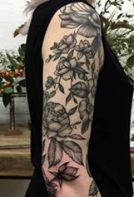 Zwart bloemsteek creatief tatoegeringspatroon