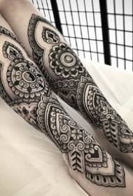 Stinging Brahma Tattoo Pattern - 9 bellissime opere del tatuaggio del tatuaggio alla vaniglia grigio nero di Zhang Chao