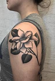 Плече рослина троянда візерунок татуювання