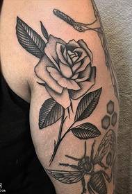 Skulder tatoveringsmønster for rosemøl