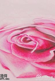Ніжна і красива картина татуювання троянди