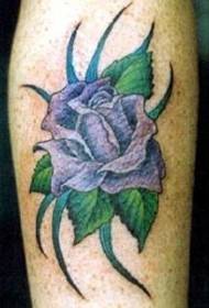 Model de tatuaj de trandafir violet vițel