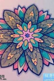 Kolorowy wzór tatuażu waniliowego