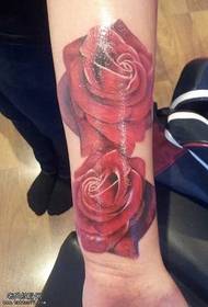 Motivo tatuaggio rosa