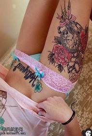 Patró de tatuatge de rellotge de pota rosa