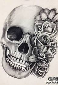 D'ardaigh rós stíle tattoo na hEorpa agus Mheiriceá