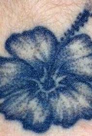 Svart hibiskus tatueringsmönster