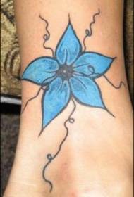 Сладък модел синьо цвете татуировка