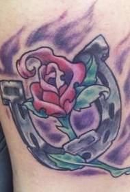 Kojų spalvos pasagos rožių tatuiruotės paveikslėlis
