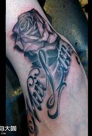 Nohy růže tetování vzor