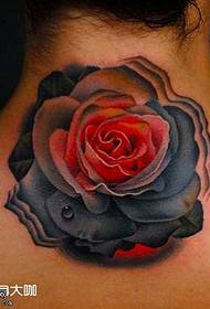 Atpakaļ rožu tetovējuma raksts